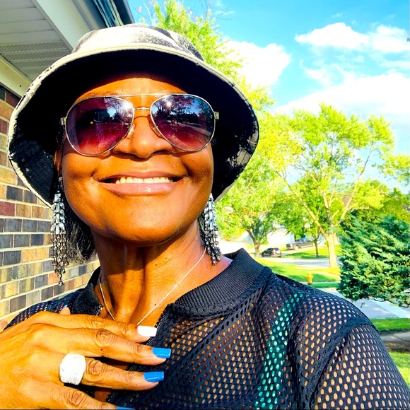 ✨Vince Camuto✨Silver & Gray Aviator Sunglasses (VC596; 165 mm) W/Gray Logo Case - Picture 13 of 15